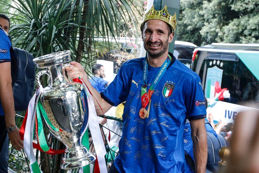 Calcio A Coverciano Esposta La Coppa Degli Europei