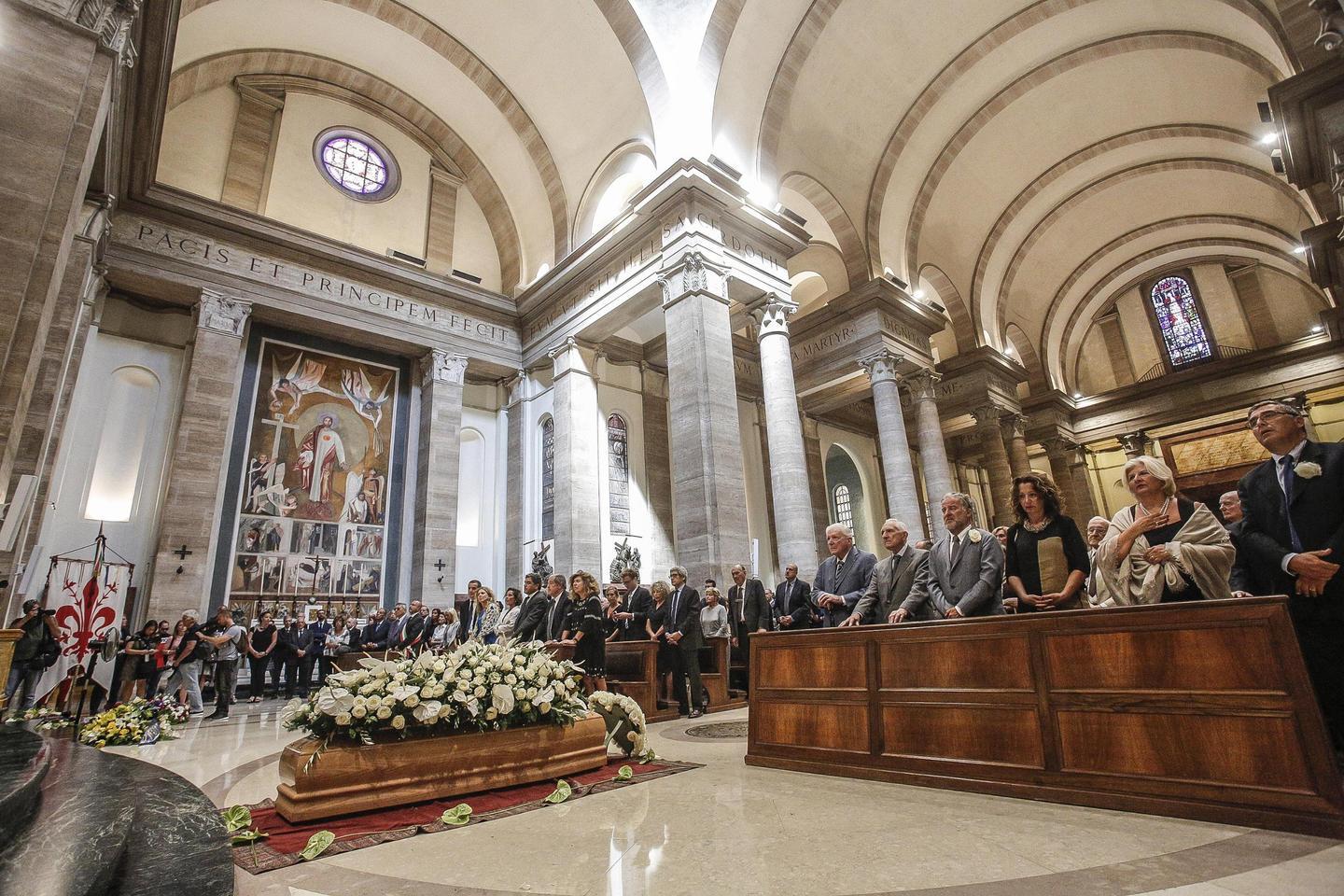 A Roma I Funerali Di Ettore Bernabei Tanti Volti Rai Del Passato Alle