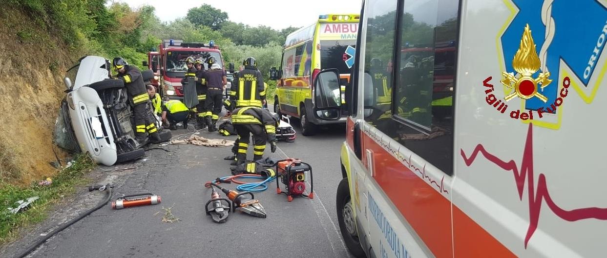 Schianto In Curva Imprenditrice Muore Nell Auto Schiacciata Grave La