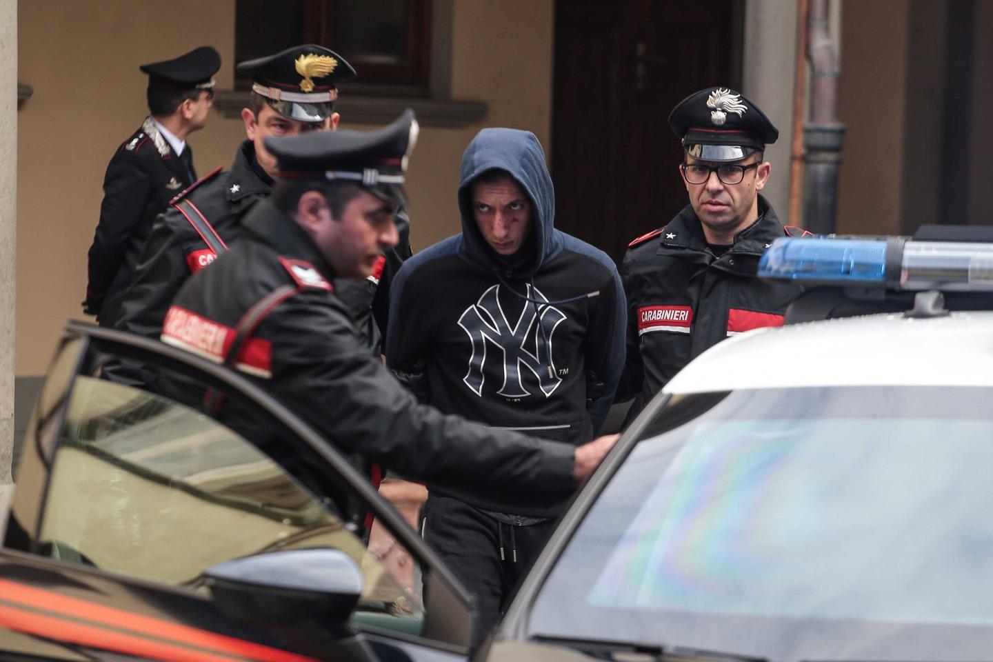 Firenze La Banda Delle Rapine In Strada Condanne Da Cinque A Sette Anni