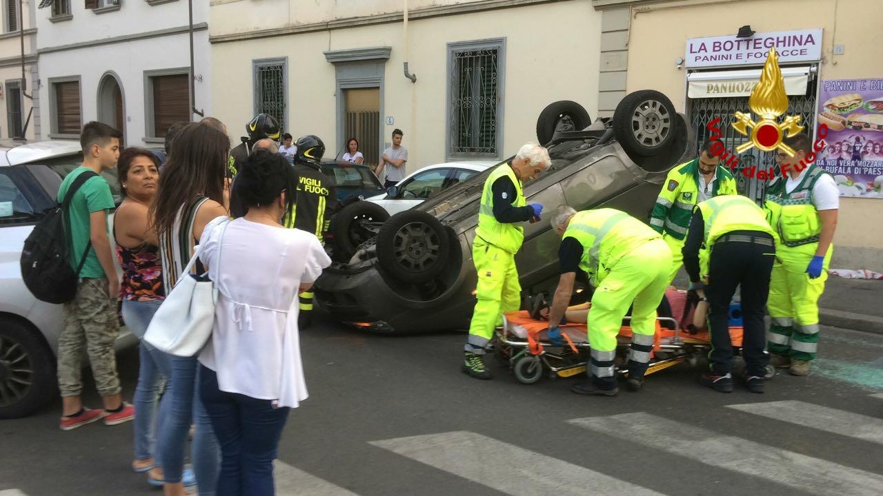 Incidente Stradale Auto Si Ribalta All Incrocio FOTO