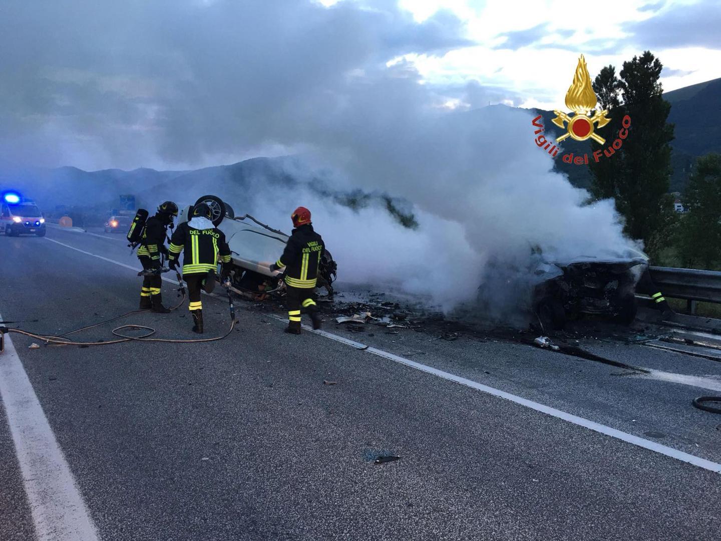 Tragedia Sulla Strada 3 Morti In Uno Scontro Tra Auto FOTO