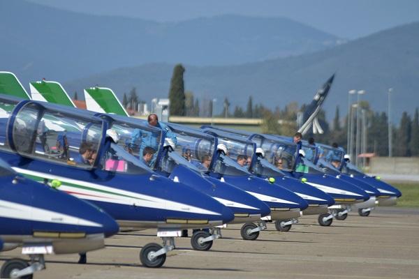 Le Frecce Tricolori Si Esercitano Nei Cieli Di Maremma Foto Video