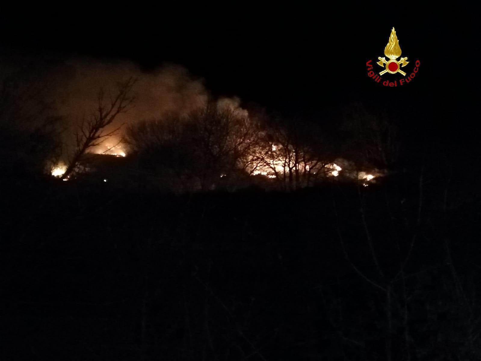 Incendio Sul Monte Labbro Bruciati 4 Ettari Di Bosco