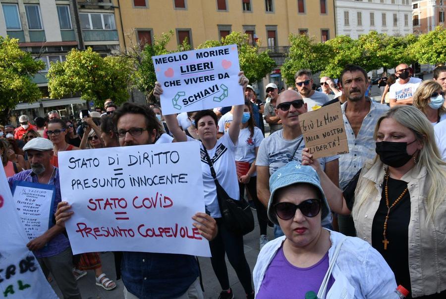 No A Green Pass E Vaccini Centinaia In Piazza