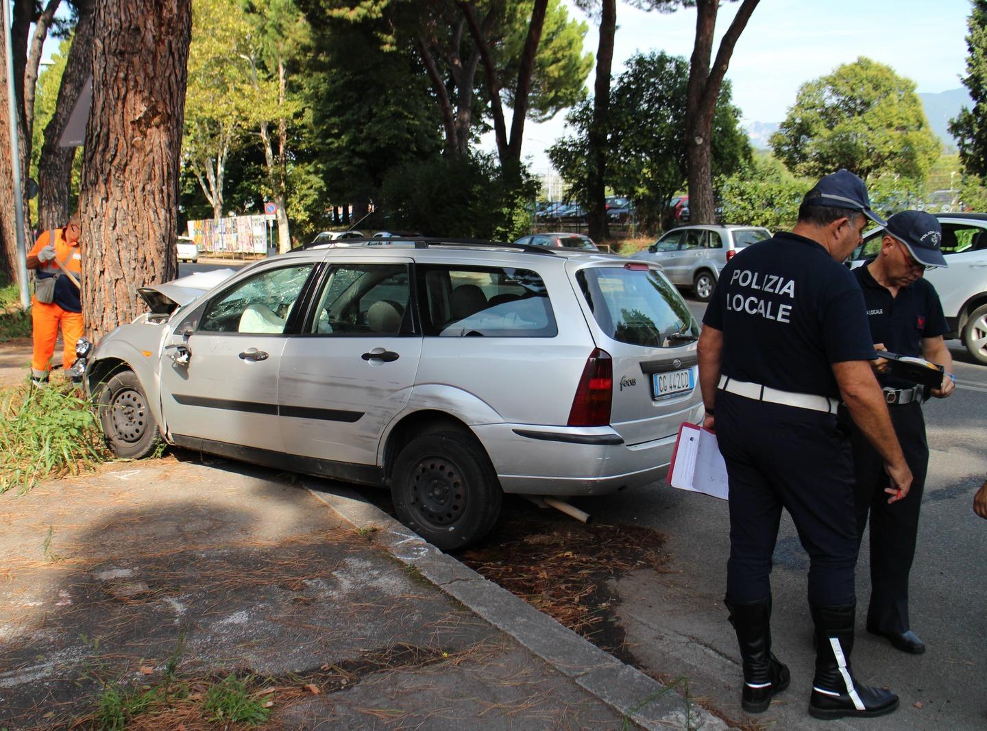 Terni Incidente Tra Auto E Scooter Grave Un Automobilista FOTO