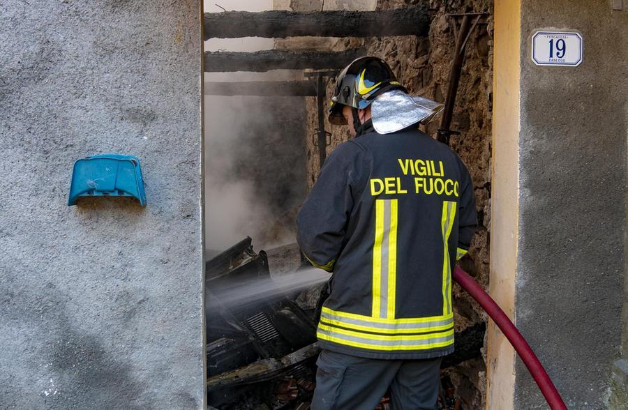 Casa Divorata Dalle Fiamme Coppia Ustionata Lei Grave