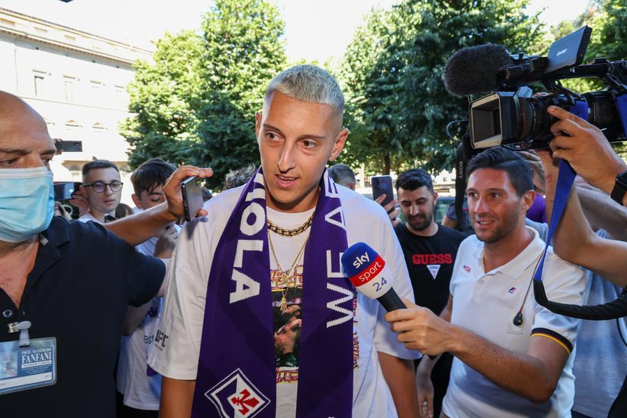 Gollini Della Fiorentina Lo Sbarco A Firenze E La Sciarpa Al Collo