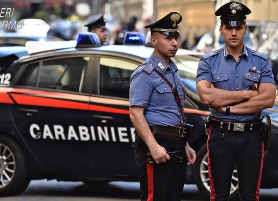 Versilia Rapinavano Orologi Di Lusso Pedinando Le Vittime Banda Di