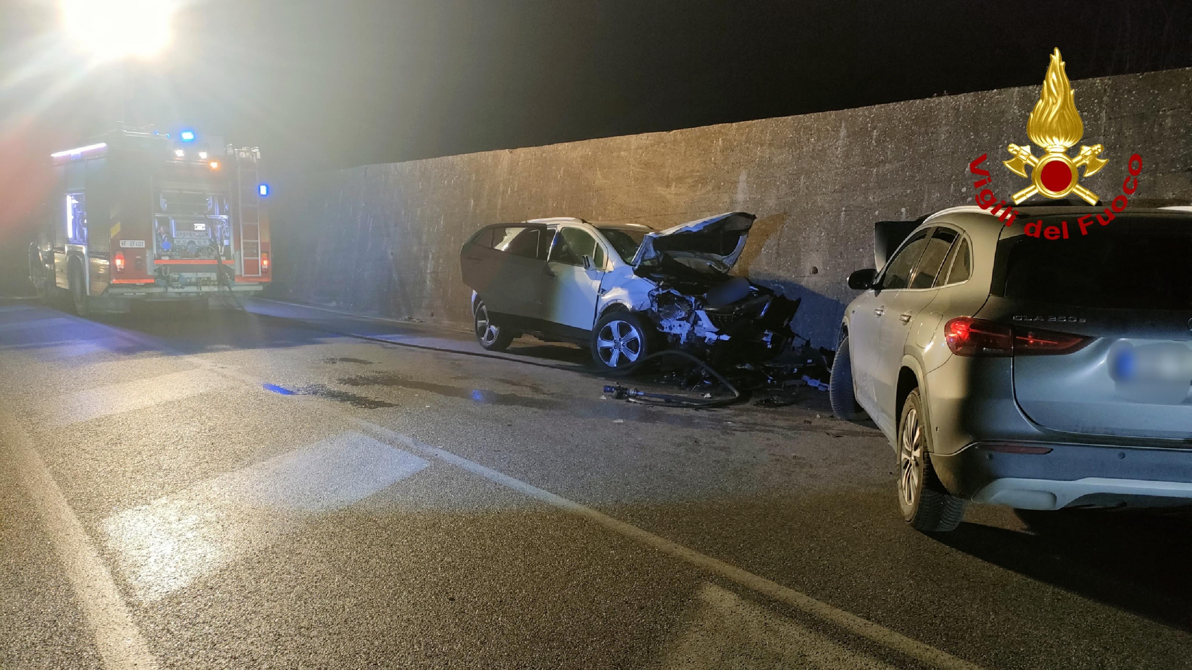 Incidente Scontro Frontale Tra Due Auto Donna Trasportata In Ospedale