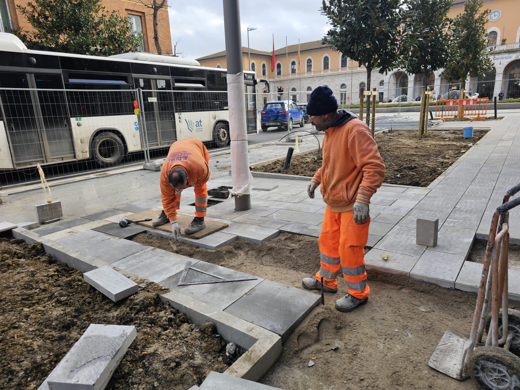 Lavori Alla Stazione Verso La Conclusione Asfaltatura Per La Rotatoria