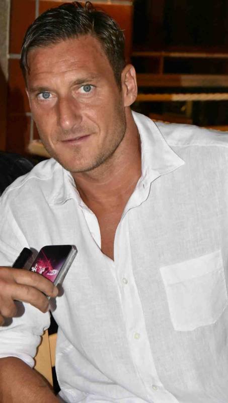 4 / 10 Totti in Capannina (foto <b>Fabrizio Nizza</b>) - image