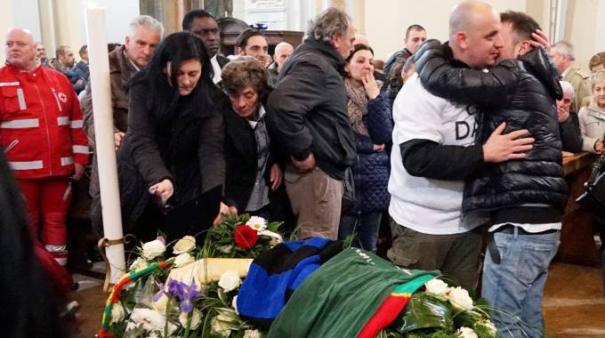I funerali di David Raggi, l'ultimo saluto della città di Terni: "Chi vive ... - La Nazione