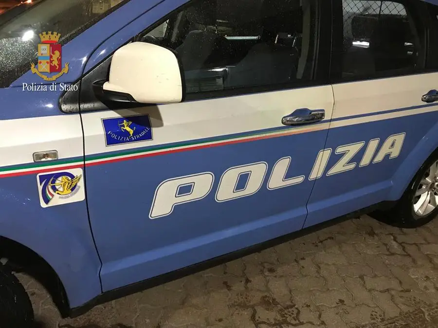 Era stato espulso, ma girava per Spezia in motorino: rimpatriato dalla polizia