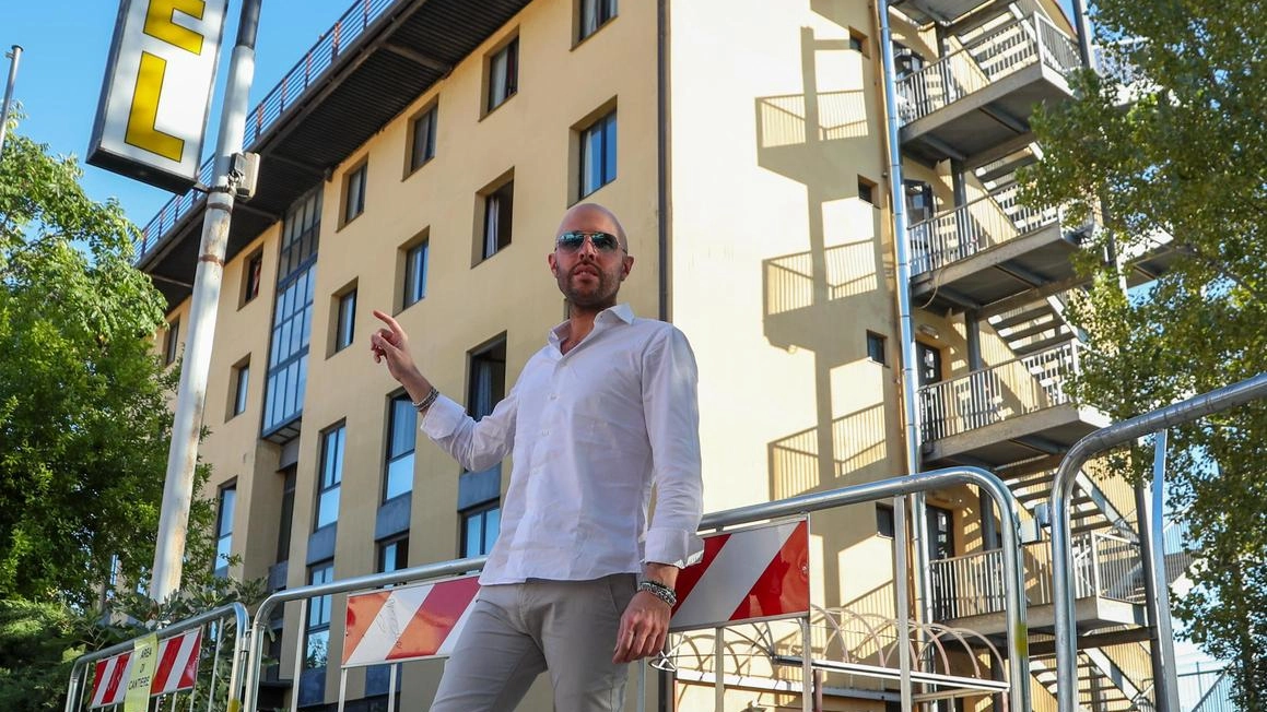 Escalation di furti in auto e negozi. E gli occupanti tornano all’hotel