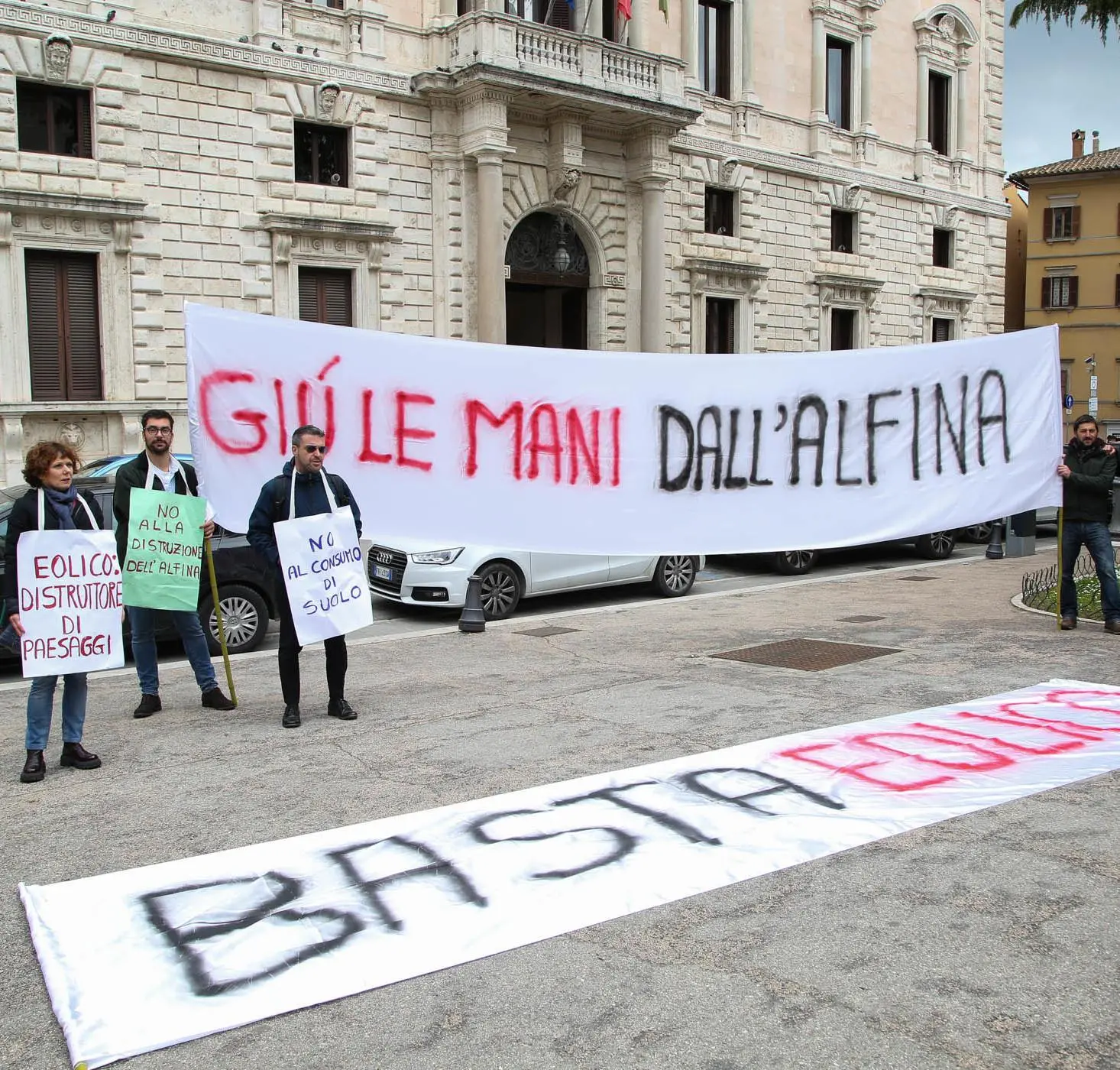 Sit-in In Regione Contro L’eolico All’Alfina