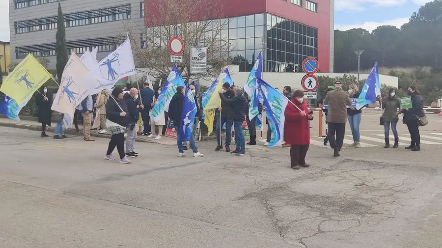 "Pazienti nei corridoi dell'ospedale". La protesta degli infermieri