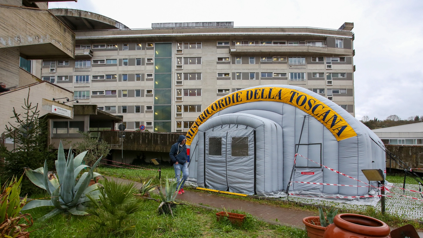 La tenda pre triage a Ponte a Niccheri (foto Germogli)