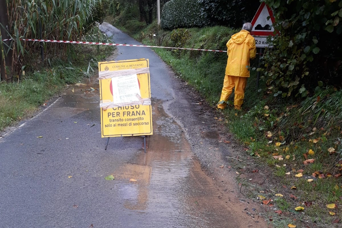 Strada chiusa per frana