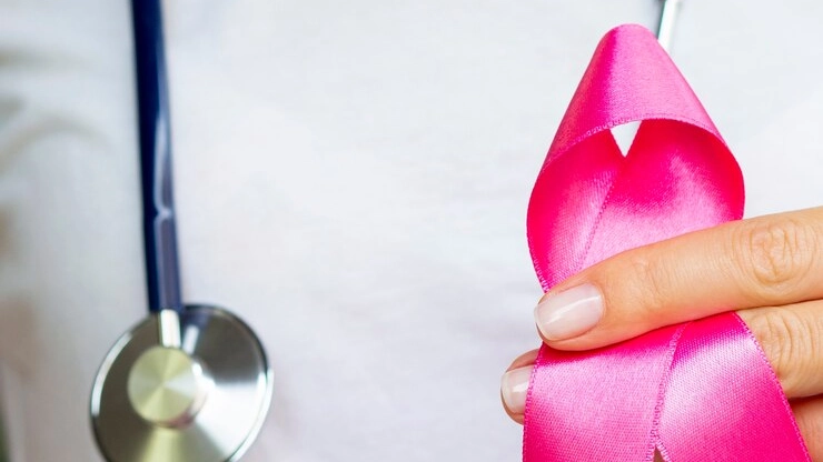 Il nastro rosa diventato negli anni il simbolo della prevenzione e della ricerca sul tumore