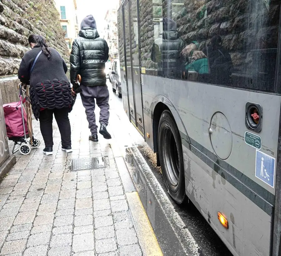 Autobus luci e ombre. "La sera sono pochi"