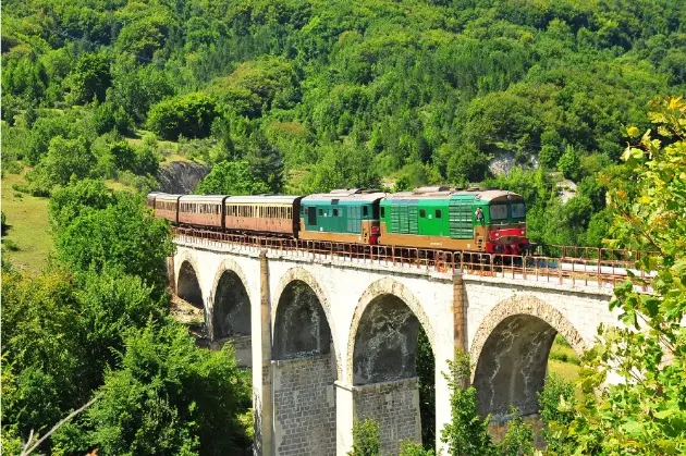 Binari senza tempo: in val d'Orcia su un treno che fa sognare