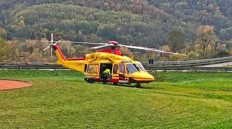 Gallicano, grave un 45enne caduto dal tetto di un capannone