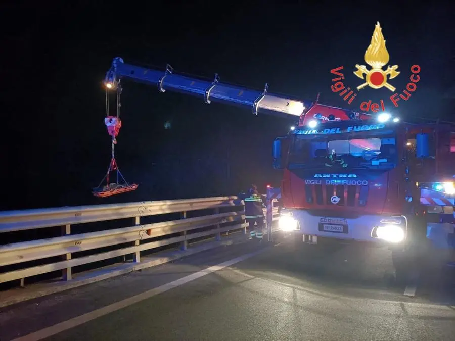 Tir a fuoco in galleria, paura sull'autostrada A1. Chiuso un tratto in direzione Firenze