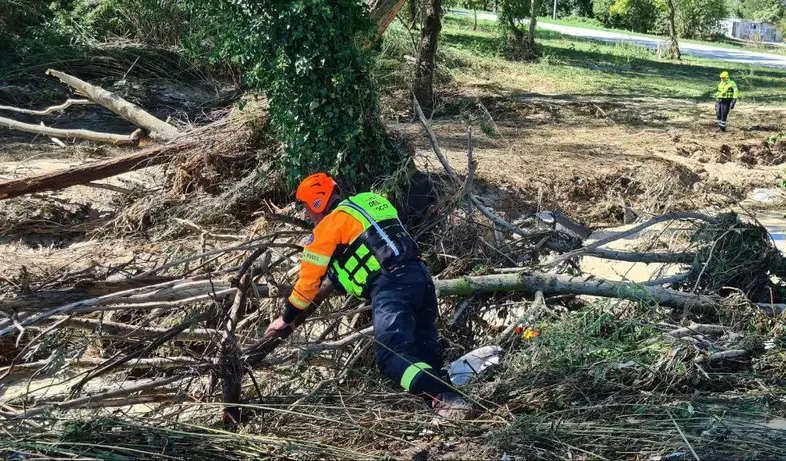 Alluvione Marche, volontario toscano investito al posto di blocco