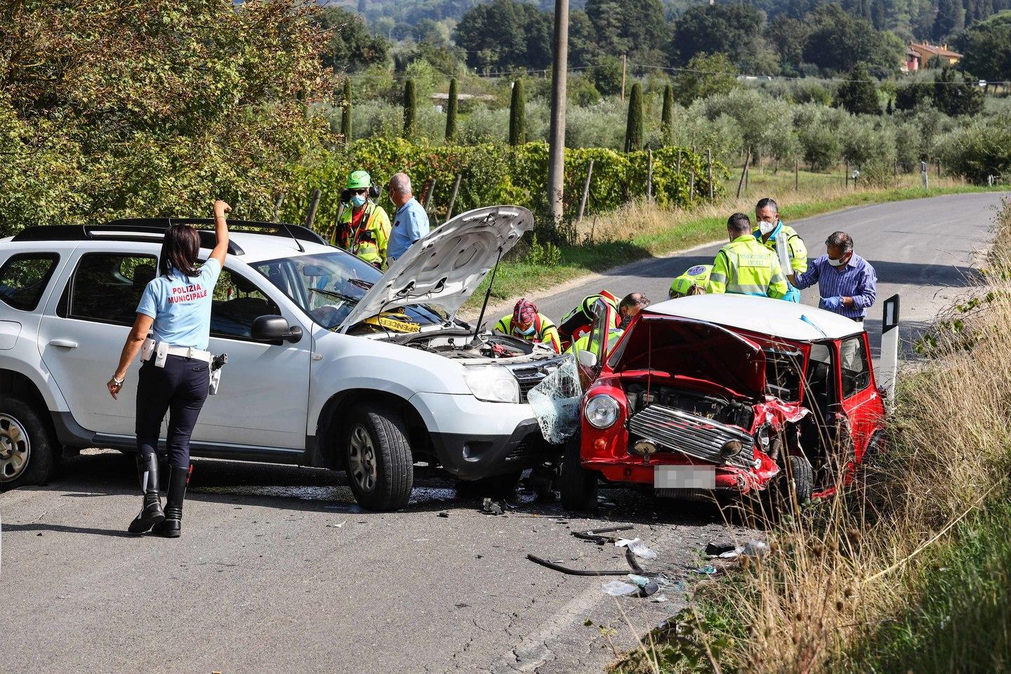 Scontro Frontale Tra Due Auto Donna Grave In Ospedale