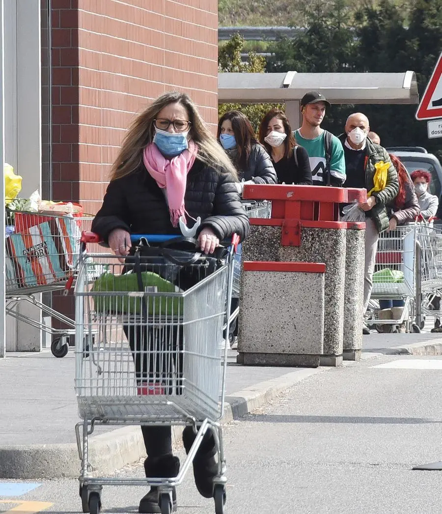 L'appello dei sindaci: "Chiudere i supermercati a Pasqua e Pasquetta"