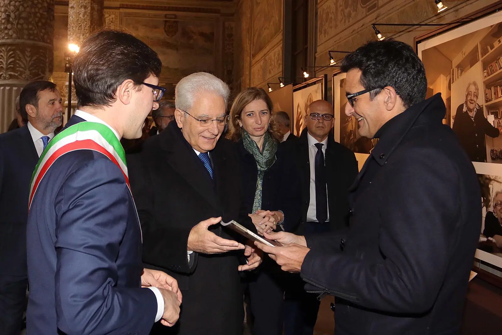 Sergio Mattarella in visita alla mostra "Soli Mai: due anni di gratuità"