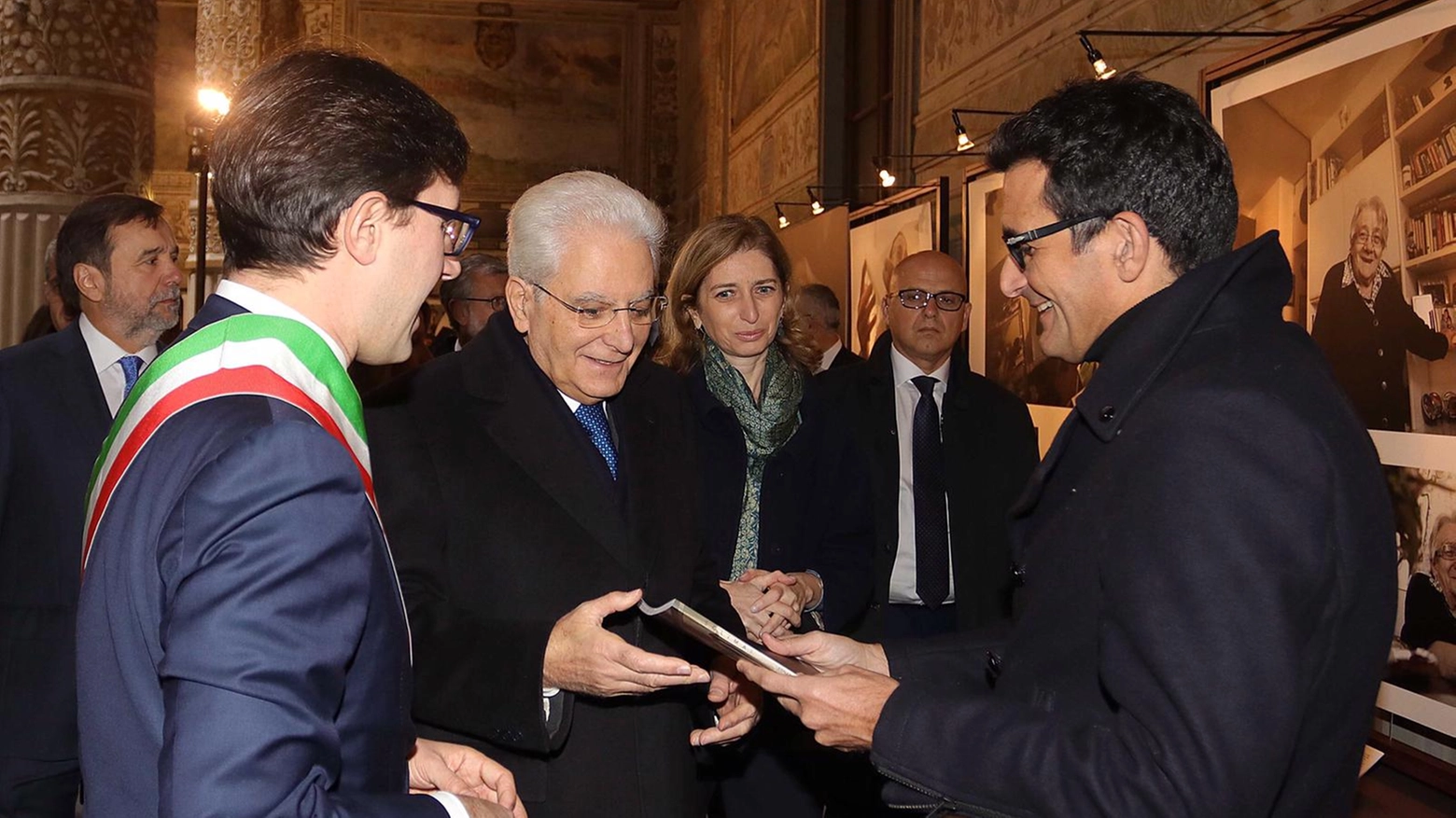 Sergio Mattarella in visita alla mostra 'Soli Mai'