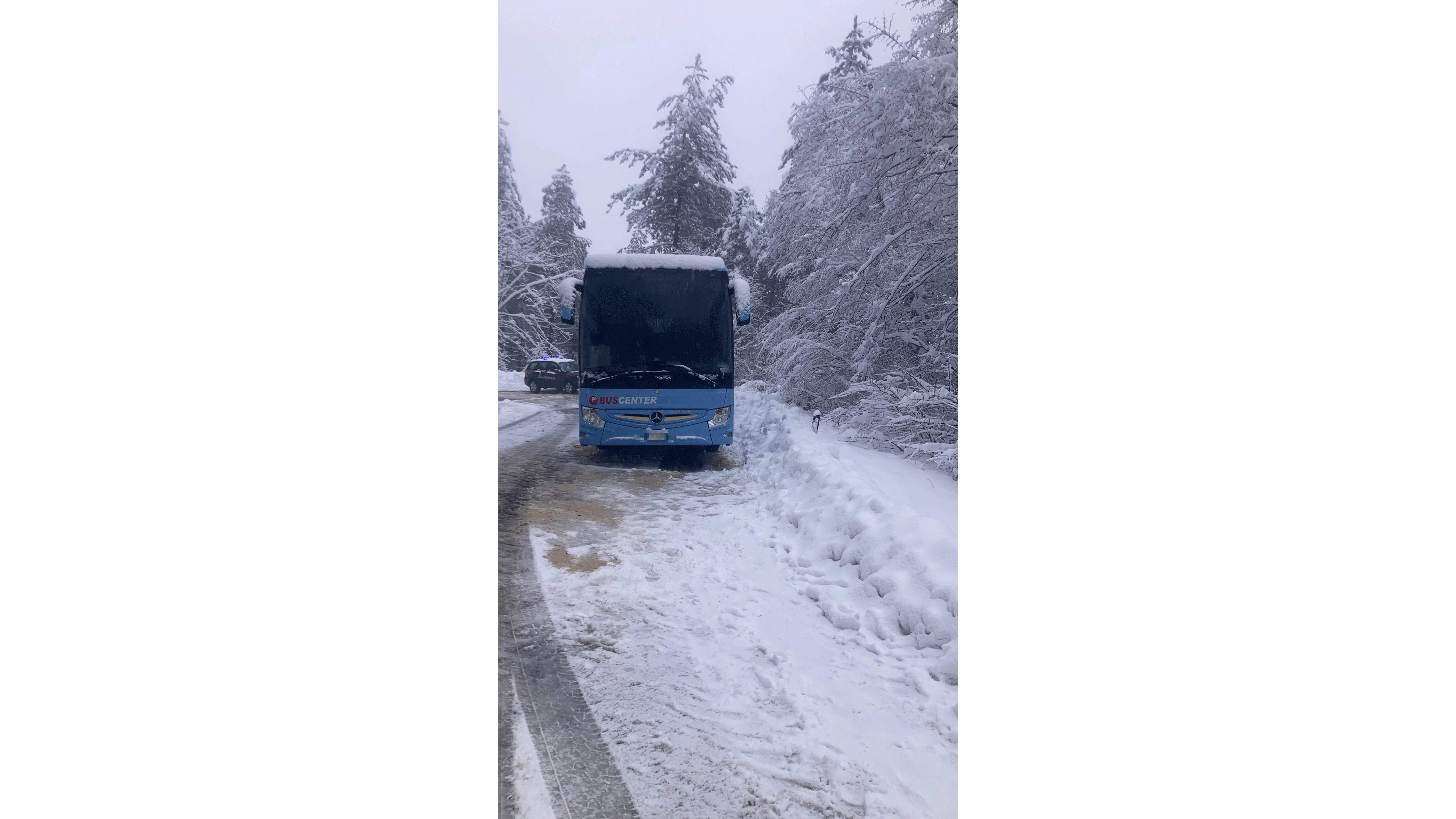 Forte nevicata a San Godenzo: pullman di studenti bloccato nella tempesta