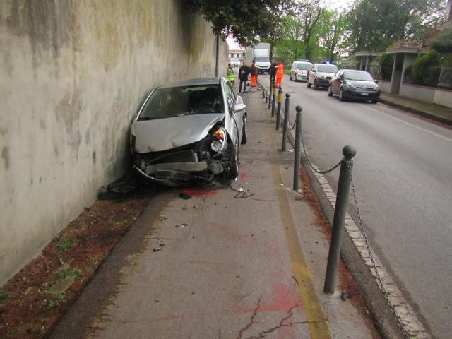 Paura Sulla Montalese Auto Impazzita Piomba Sulla Pista Ciclabile