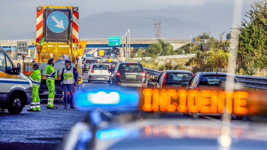 Autostrada A1 Camion In Fiamme Riaperto Tratto Tra Firenze E Bologna