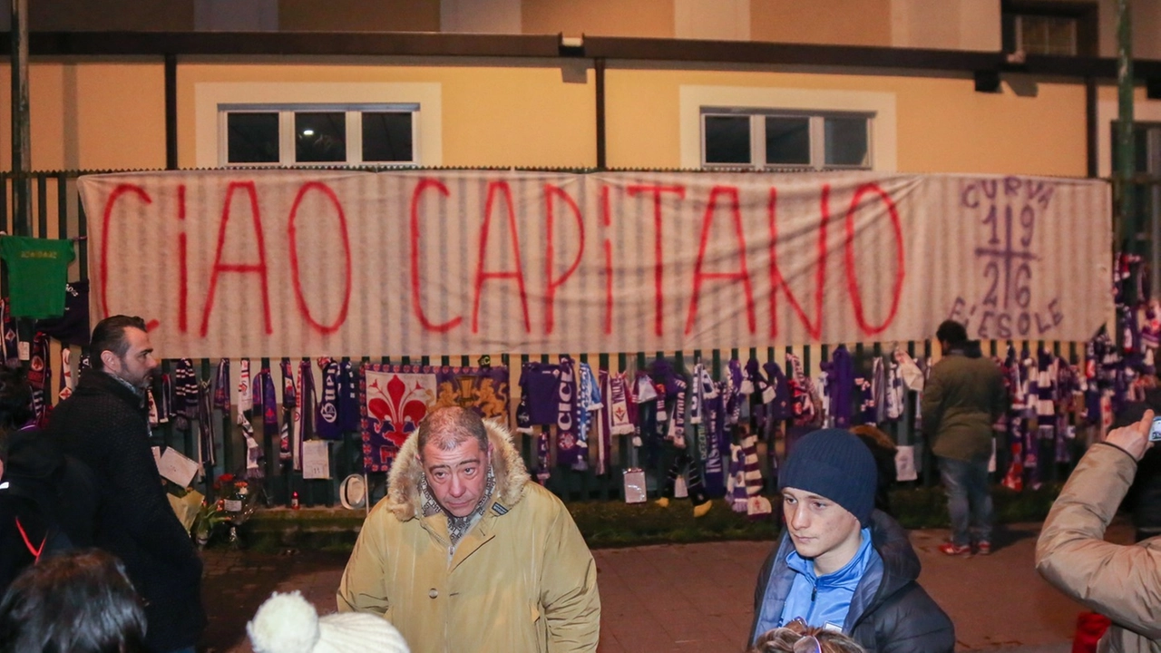 L'omaggio dei tifosi viola a Davide Astori (Germogli)