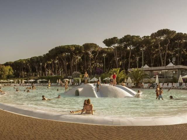 Etruria padrona anche di un villaggio turistico a Roma. Banca