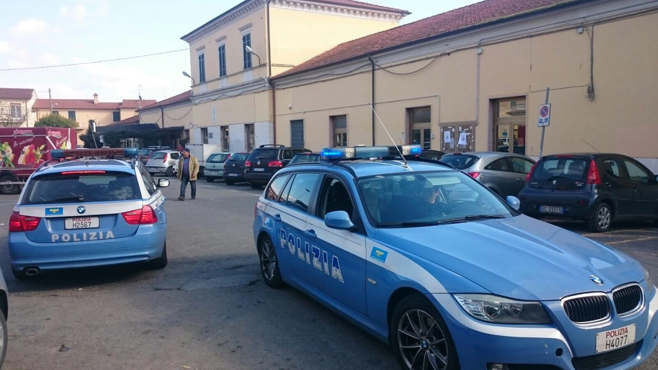 Polizia alla stazione di Sarzana