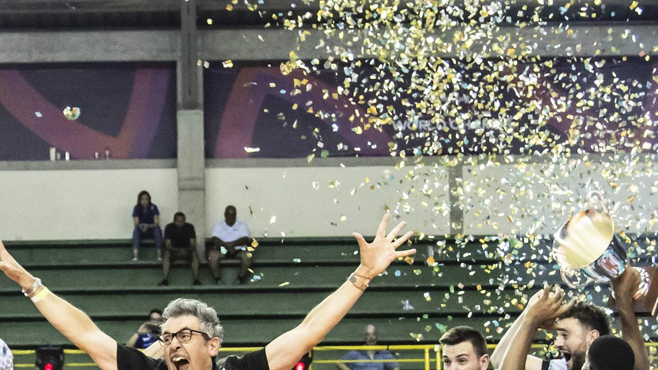 La Sir Perugia celebra  sotto le stelle  Supercoppa e Mondiale per Club