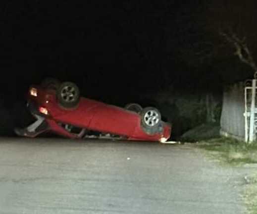 Si Ribalta Con L’auto E Resta Incastrato Nelle Lamiere