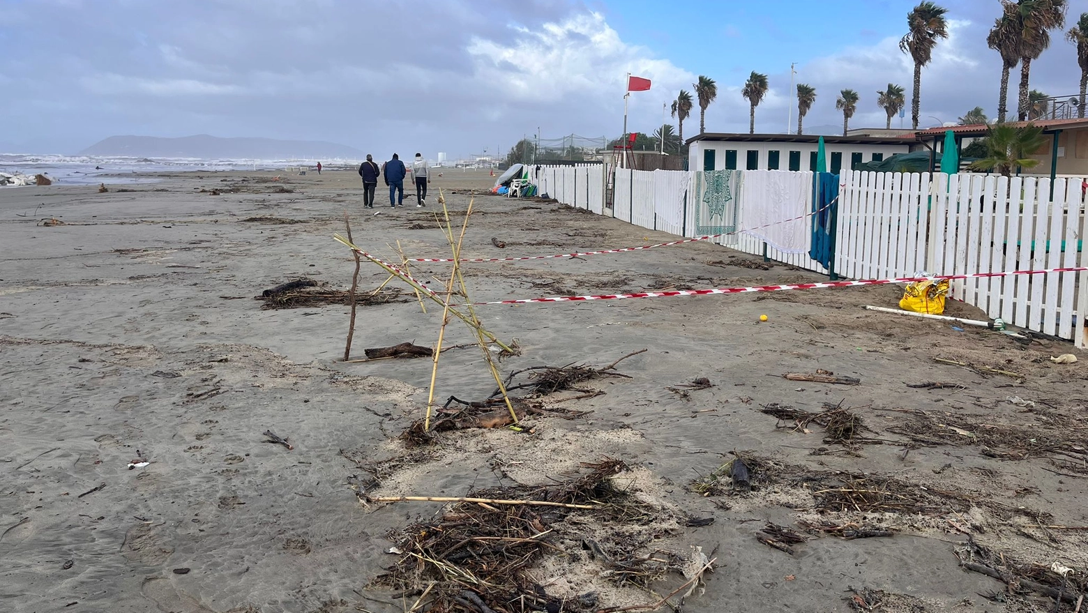 Il tratto di spiaggia dove è stato trovato morto un uomo
