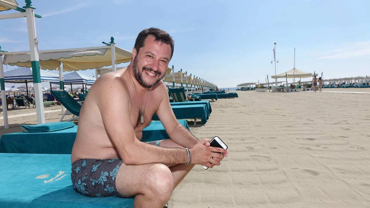 Salvini al Forte: "Dico bravi a balneari, ristoratori e albergatori. Al Governo no"