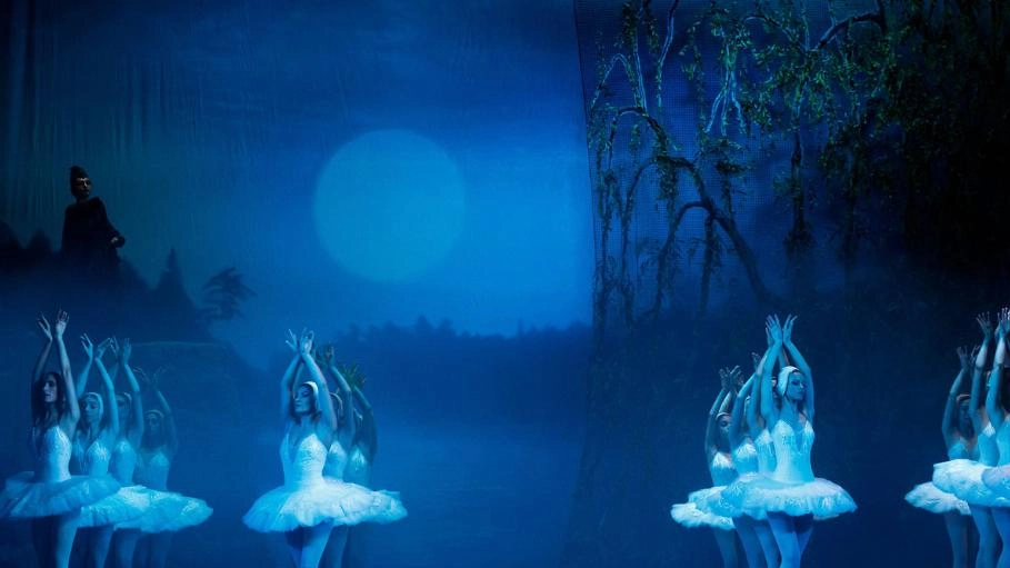 ’Il lago dei cigni’, Epifania a teatro. Con il Balletto dell’Opera di Iasi