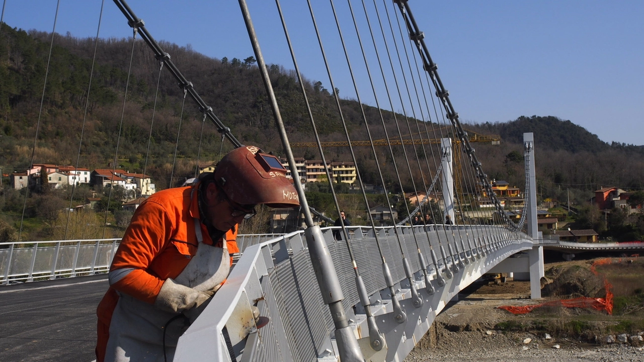 Il ponte ricostruito a Stadano sul fiume Matra