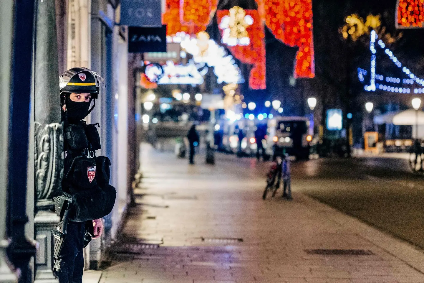 Strasburgo, "Siamo nascosti sotto i tavoli". Notte di paura per l’eurodeputata Bonafè