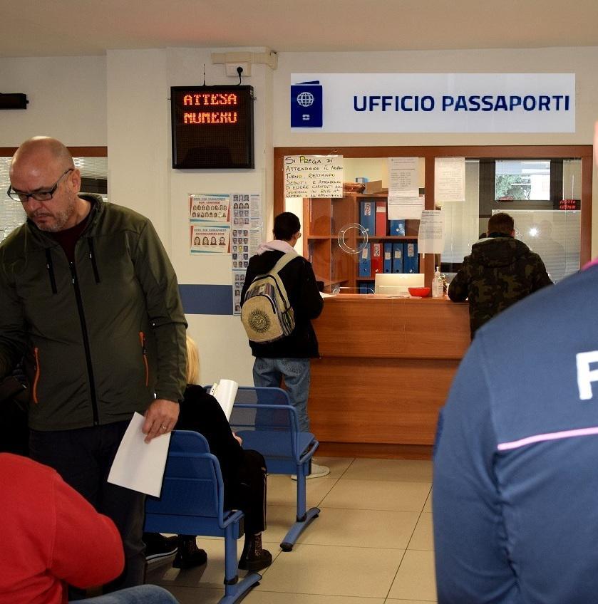 L’ufficio Passaporti Della Questura è Aperto