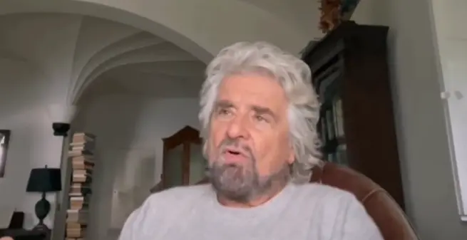 Beppe Grillo racconta il ricovero a Cecina e riflette sulla sanità: “Prima serve riformare la società”