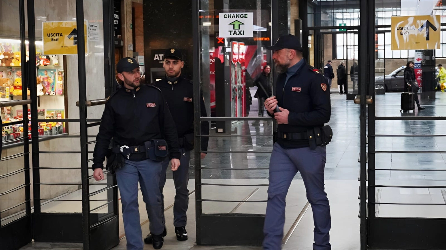 Polizia ferroviaria in stazione