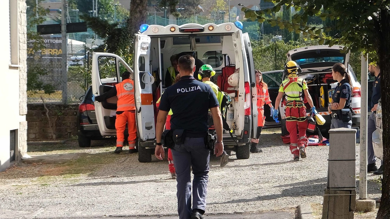 Polizia e soccorritori sul luogo in cui si è consumata la tragedia